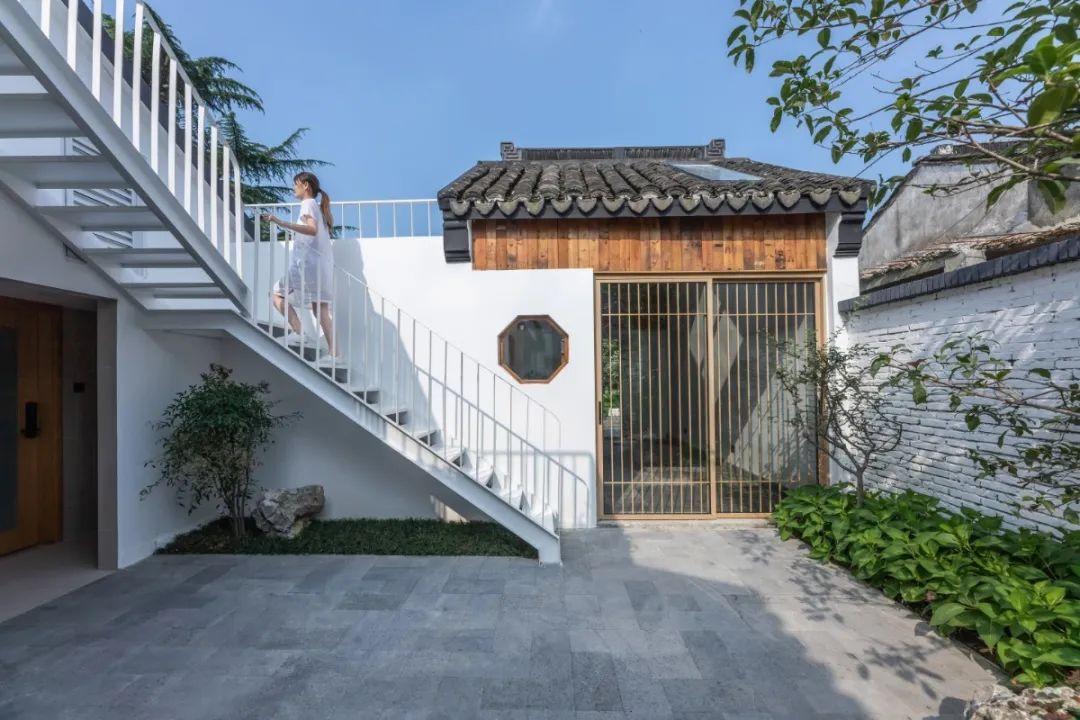 爱唱最新版，小巷中的音乐秘境探索
