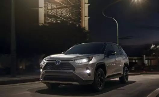 丰田RAV4最新款，小巷中的隐藏之宝风采展示