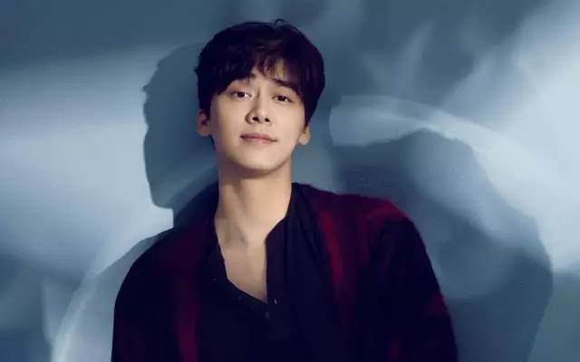 赵丽颖与李易峰的最新励志新闻，照亮变化之路。