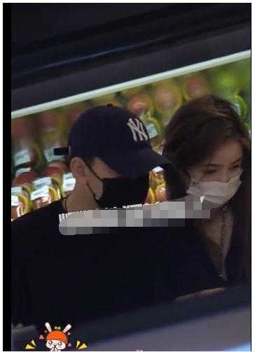 毛晓彤机场最新,毛晓彤机场最新,一场温馨有趣的偶遇