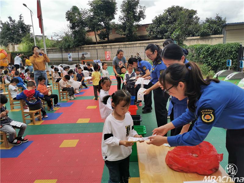 正版资料全年资料大全,精细化实施分析_迅捷版LFO69.898