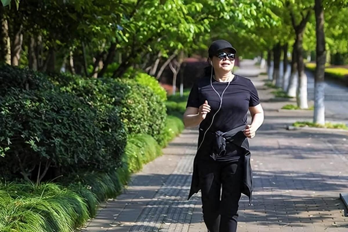 全国疫情最新数据概览,小明的日常与温情纽带