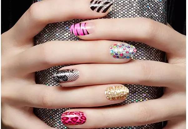 巷弄深处的秘密小店,最新美甲图案展示