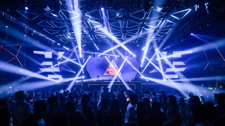 最新最嗨迪厅舞曲,让你尽情舞动!