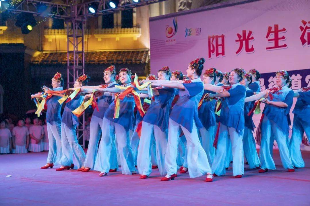 最新流行广场舞歌曲,舞动人生,自信与成就感的旋律旋律