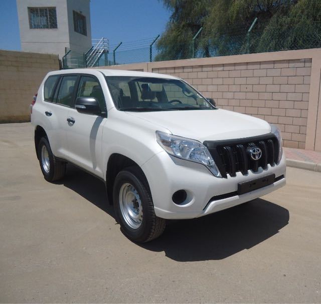 最新款丰田普拉多,小巷深处的探险之旅