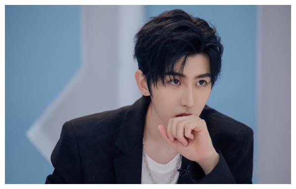 蔡徐坤最新行程,爱与陪伴的温馨之旅