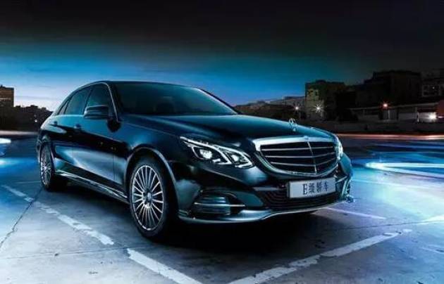 奔驰E300L最新款,与自然美景的诗意驾驶之旅