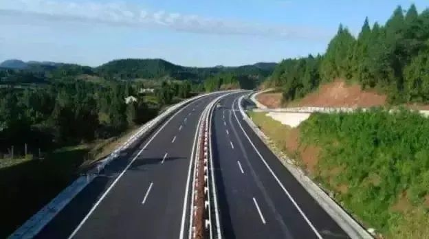 苍巴高速最新动态,速度与友情的交响,温情故事在路上