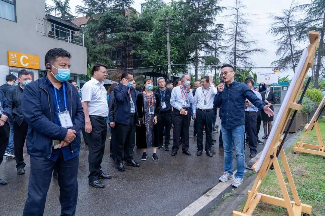 温馨夜晚的视频之旅,深夜碰触心灵的瞬间