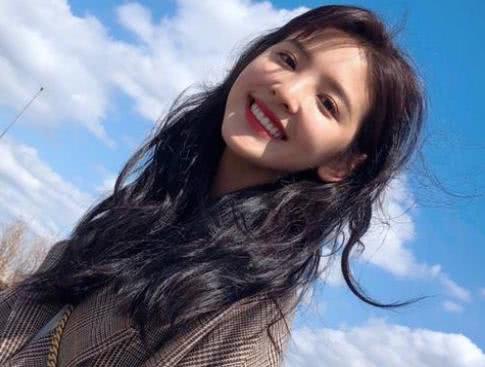 章若楠最新旅行照片,自然美景的探秘之旅