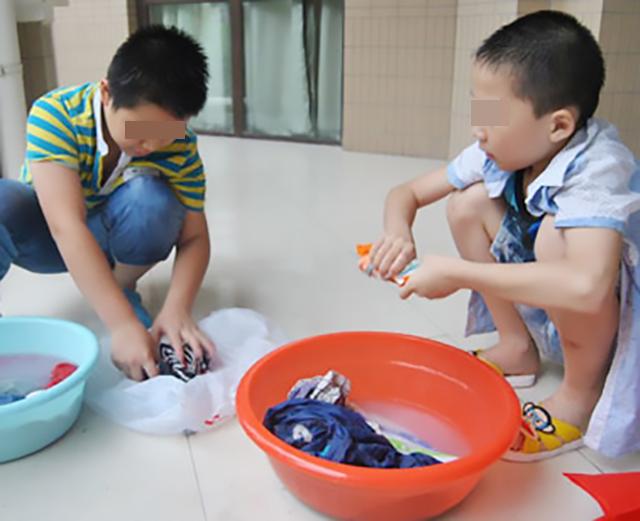 四川方言搞笑视频,笑中带励,展现变化中的自信与成就感